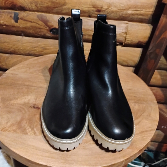 Dolce Vita Black Ankle Boots with Chunky Sole - Picture 2 of 10